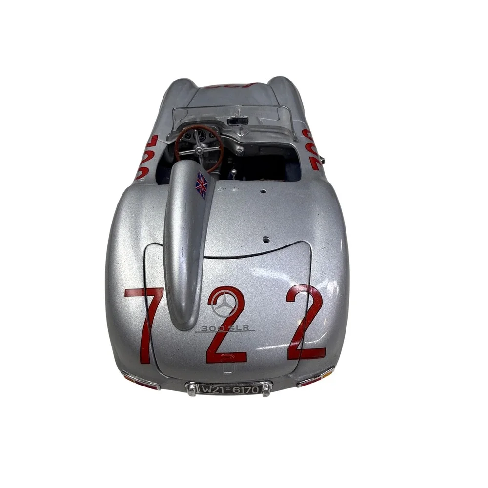 Maisto Mercedes-Benz 300 SLR #722 Stirling Moss 1:18 Diecast Model Silver Car - Picture 4 of 11